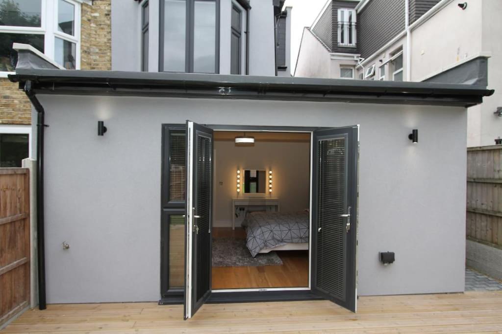 Lovely One Bed Apartment-Near All Transport-Village-Freeparking Лондон Экстерьер фото